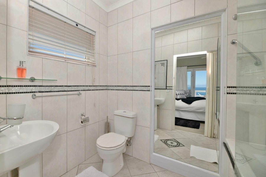 7 Bedroom Property for Sale in De Kelders Western Cape